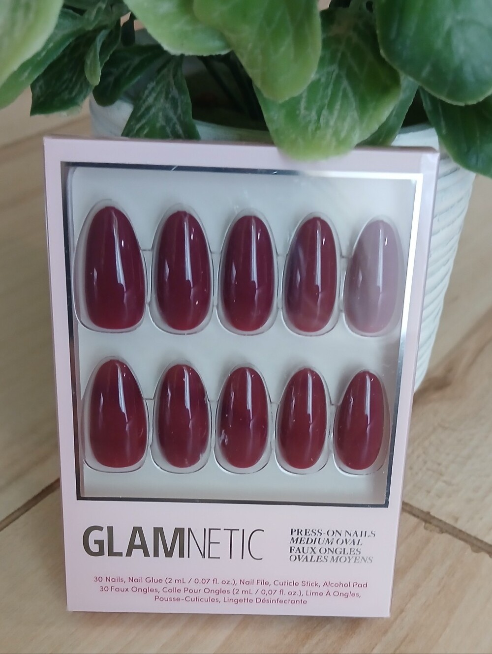 NWT Glamnetic In Medium Oval ~ Berry Tempted Perfect For Upcoming Fall & Holiday